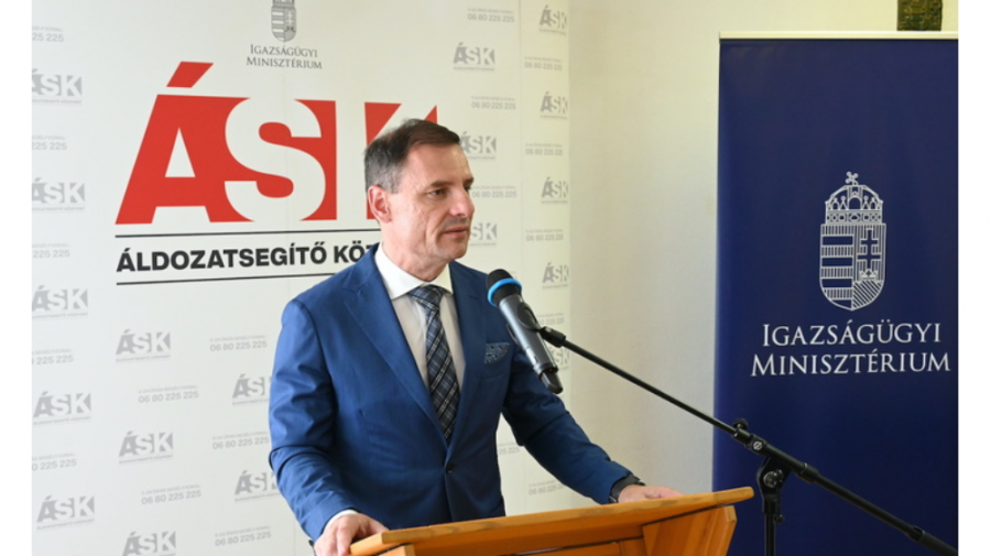 Tuzson Bence áldozatsegítő pontot adott át Dunakeszin