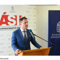 Tuzson Bence áldozatsegítő pontot adott át Dunakeszin